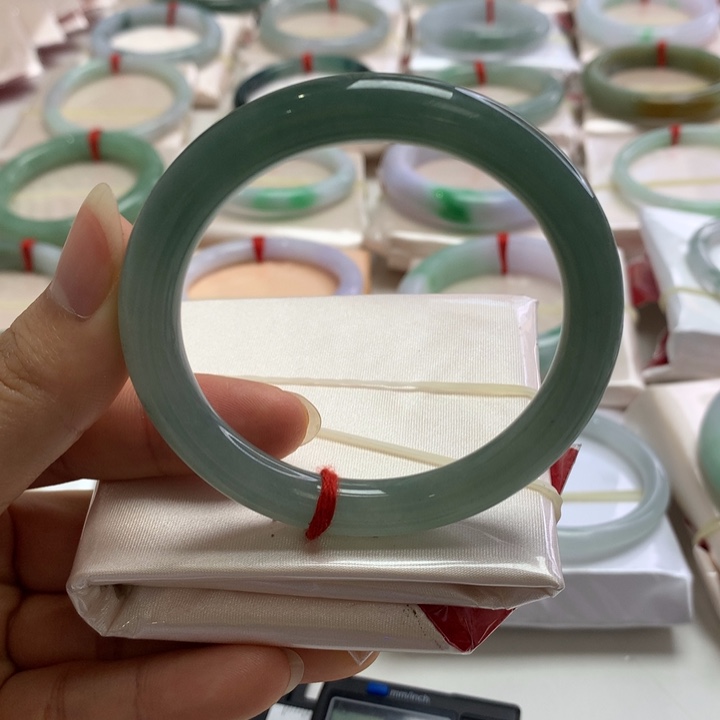 翡翠未镶嵌手镯53.8