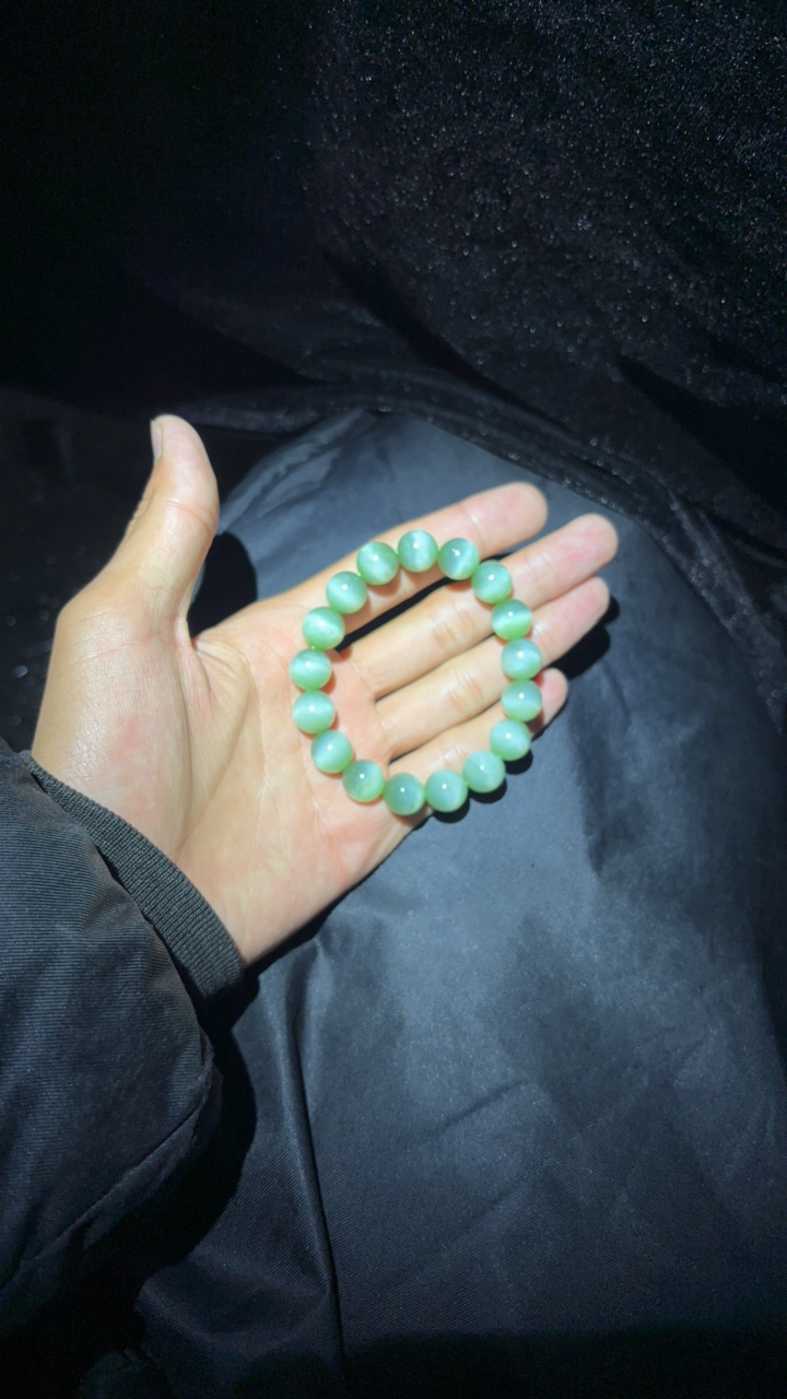 和田玉俄罗斯碧玉晶体一线猫