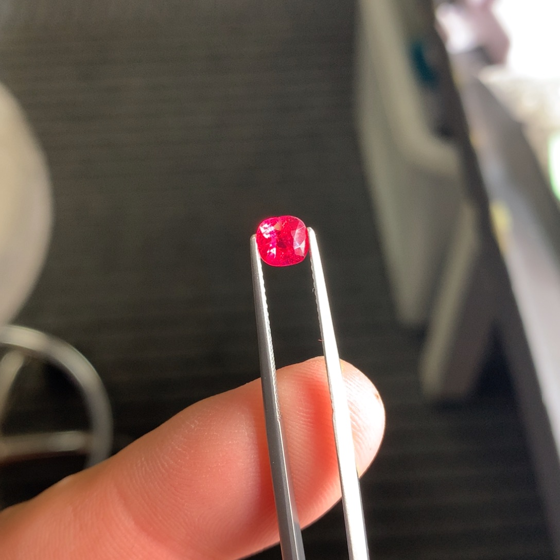 尖晶石裸石未镶嵌0.74克拉纳米亚超绝vb