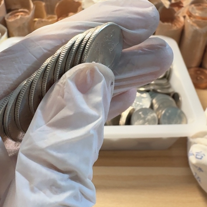 其他普通金属10枚，兰花1元币