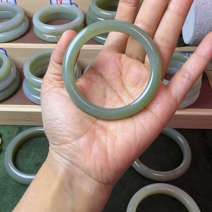 朵***y和田玉（糖玉）未镶嵌手镯