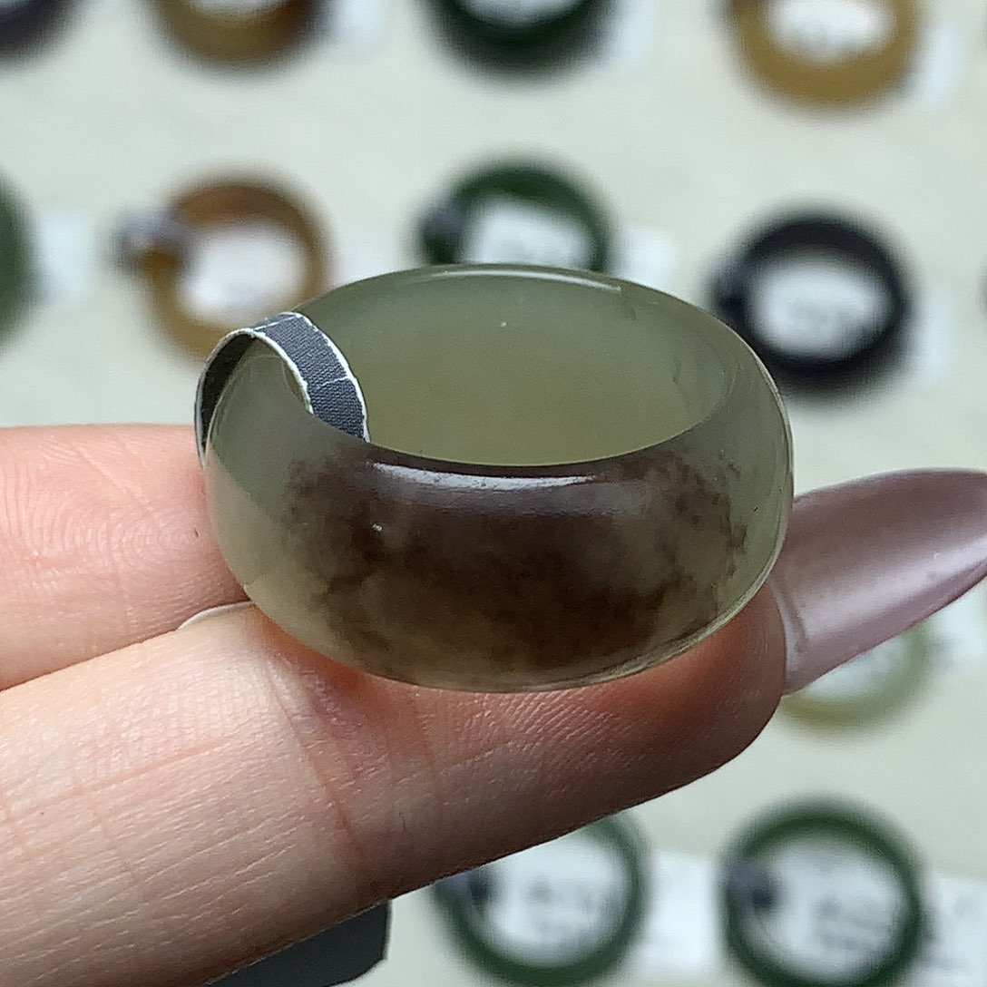 未镶嵌戒指和田玉