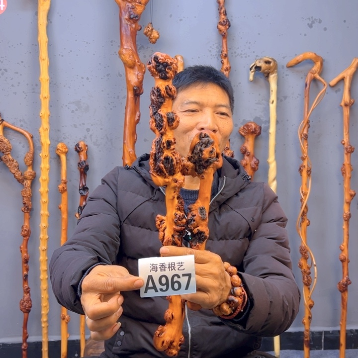 黑果木J****4一物一拍，以直播间截图实物为准，有风化裂痕