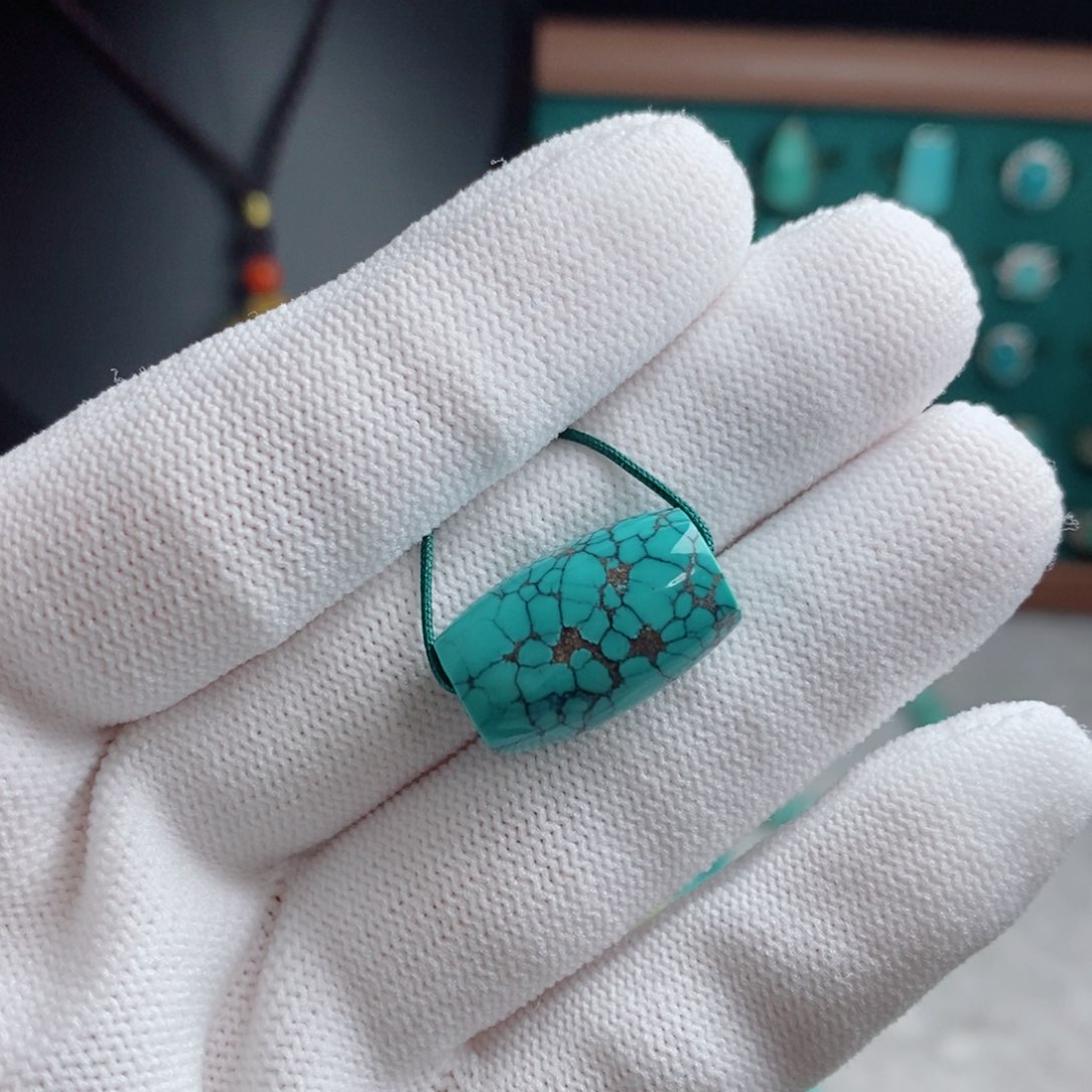 绿松石未镶嵌颈饰