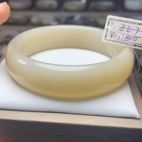和田玉（糖玉）手镯未镶嵌