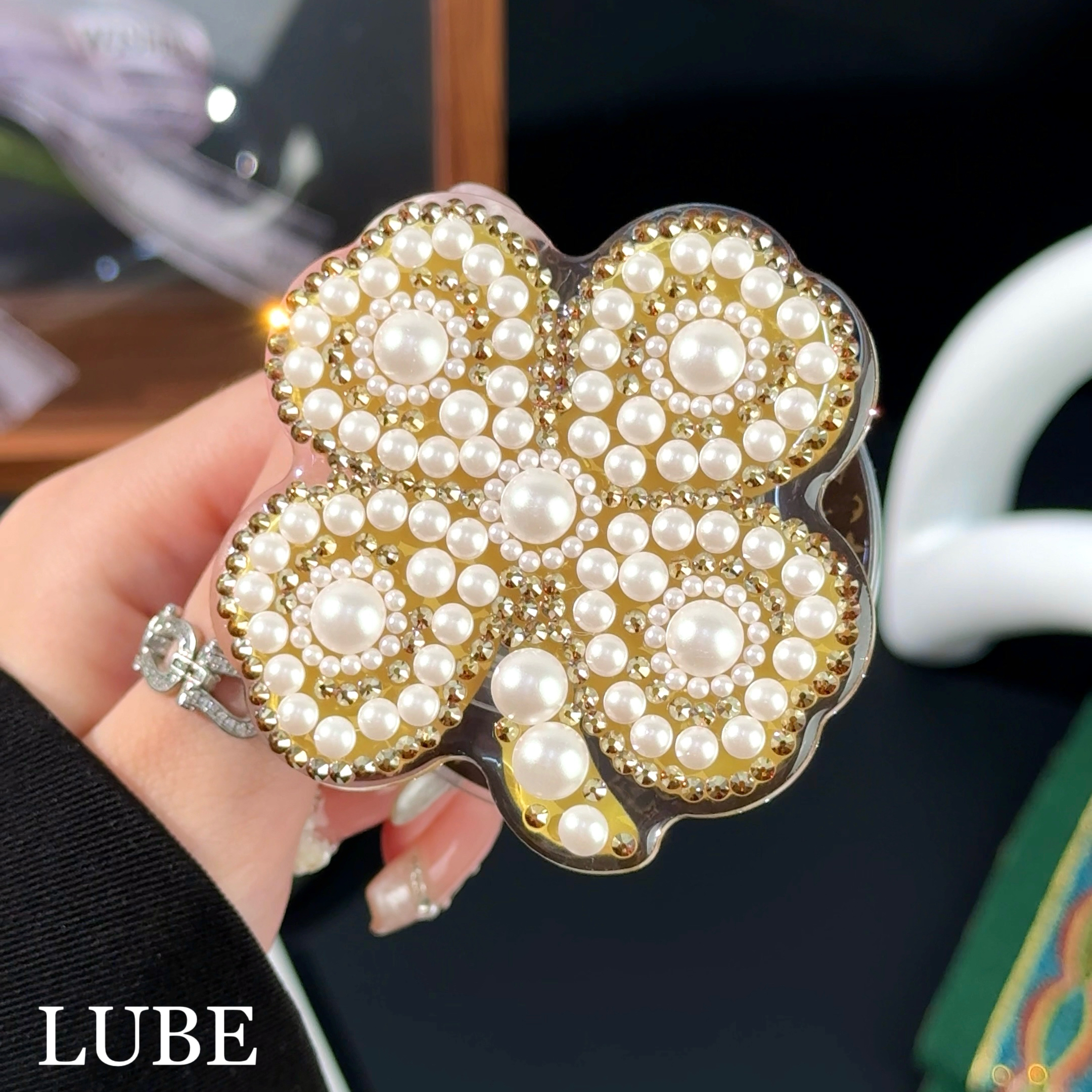 【施华洛四叶草】歪歪高定施华洛手工钻适用于安卓苹果磁吸壳