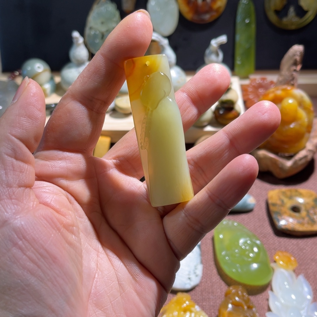 石***作蛇纹石玉未镶嵌颈饰