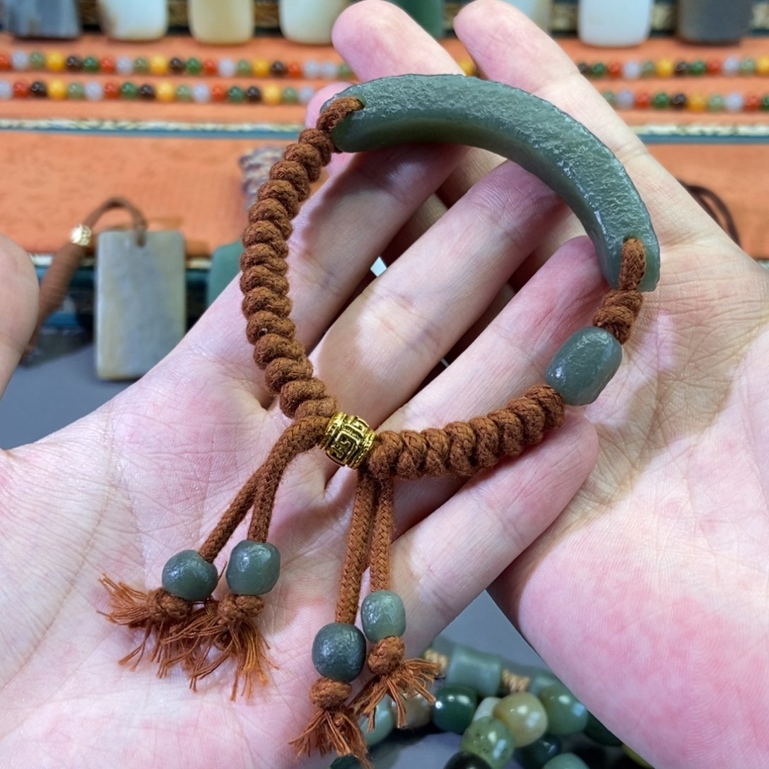 和田玉颈饰未镶嵌