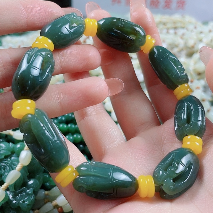 颈饰未镶嵌和田玉