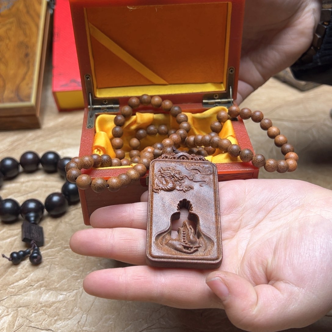 大叶紫檀（黑酸枝木类）