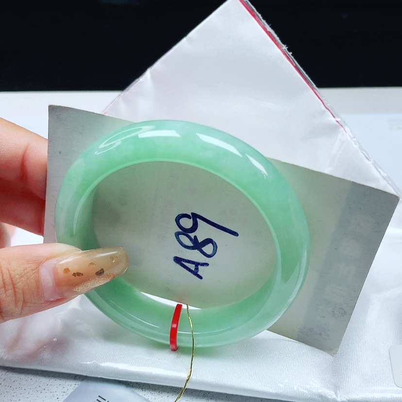 【闪购商品】翡翠手镯未镶嵌Z****j 正圈52+