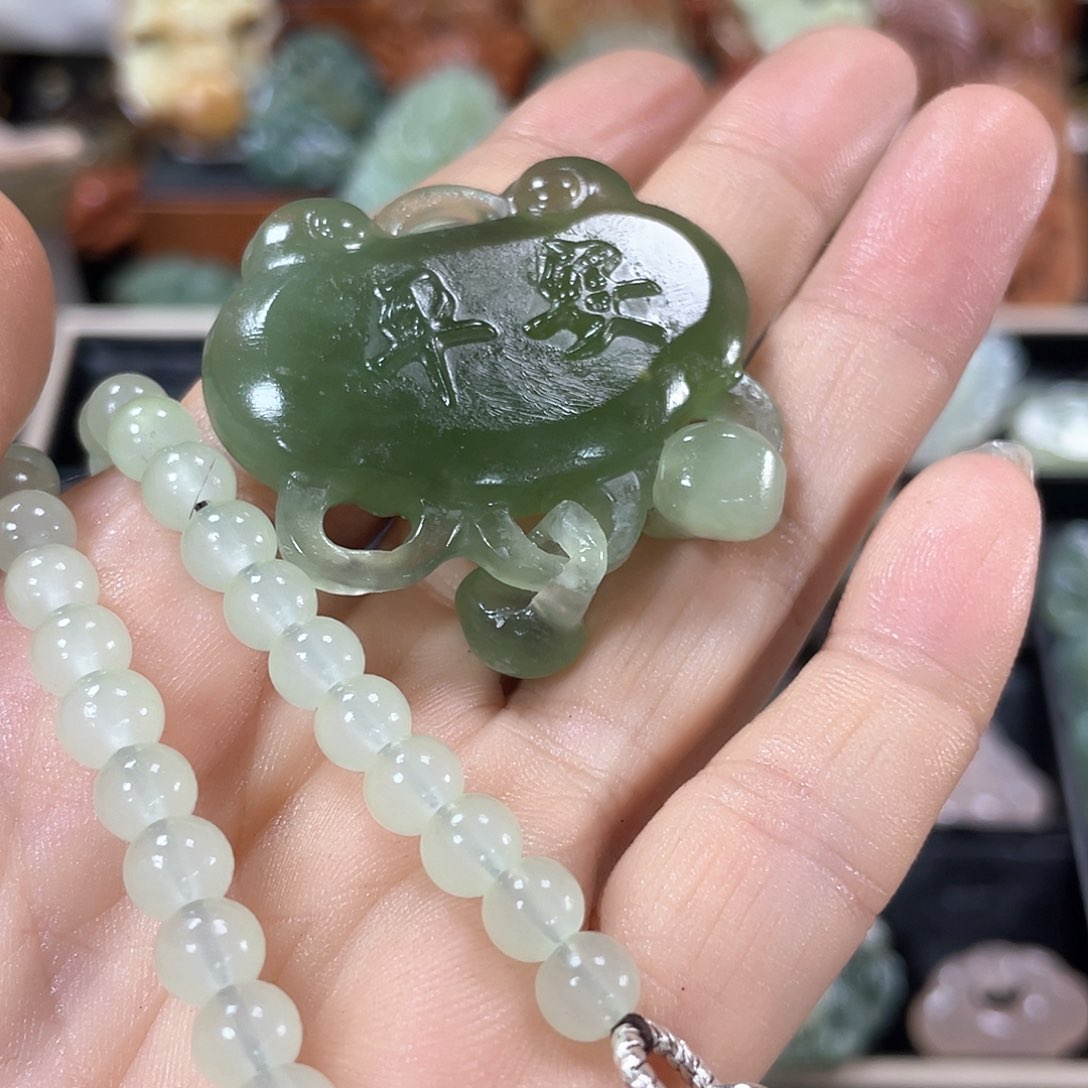 蛇纹石玉颈饰未镶嵌邯****家