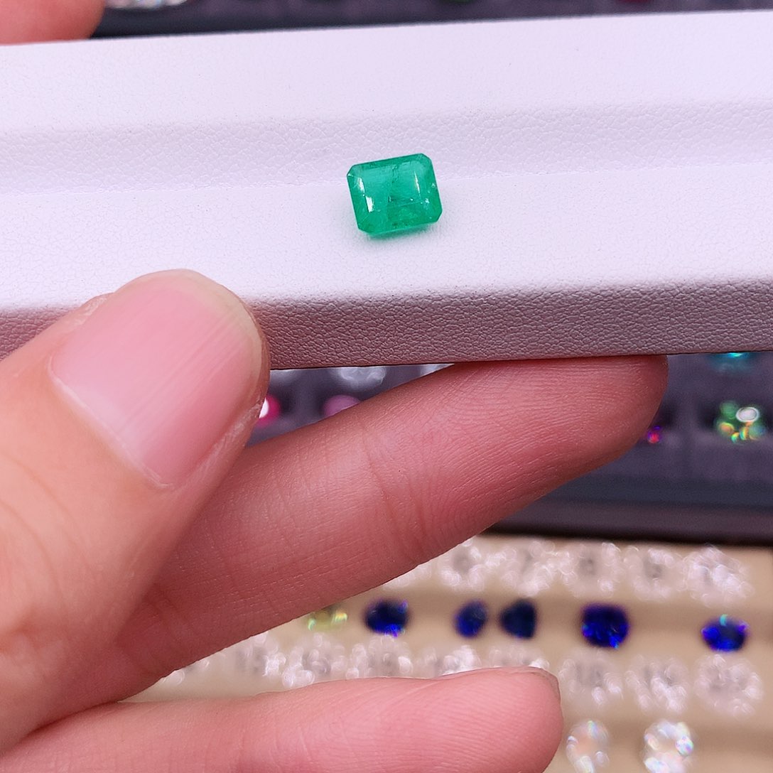 祖母绿裸石未镶嵌