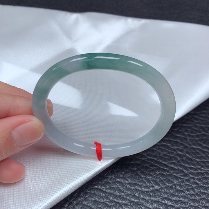 翡翠手镯（贵妃镯）未镶嵌