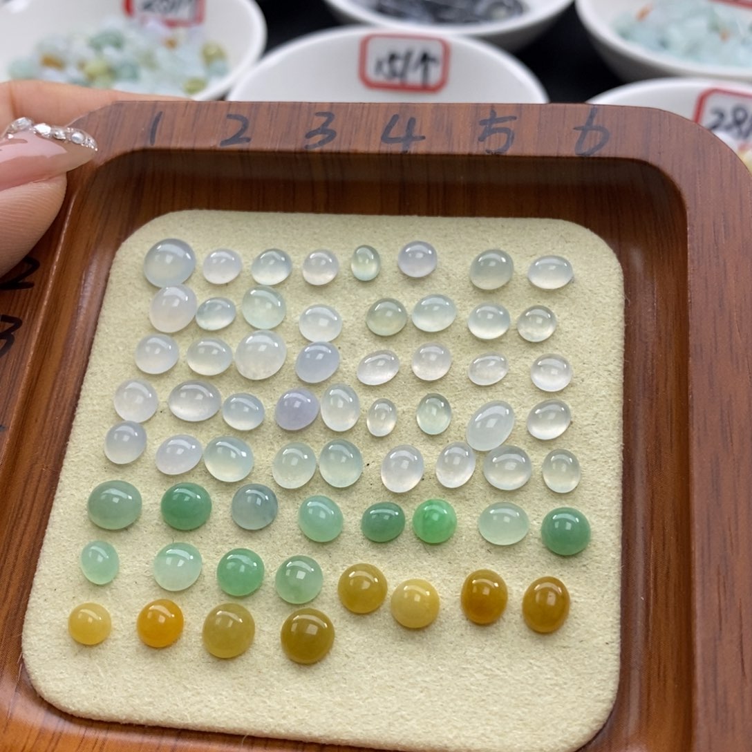 翡翠颈饰未镶嵌蛋面50一个可挑