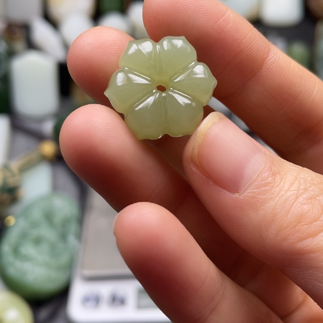 颈饰未镶嵌和田玉（糖玉）