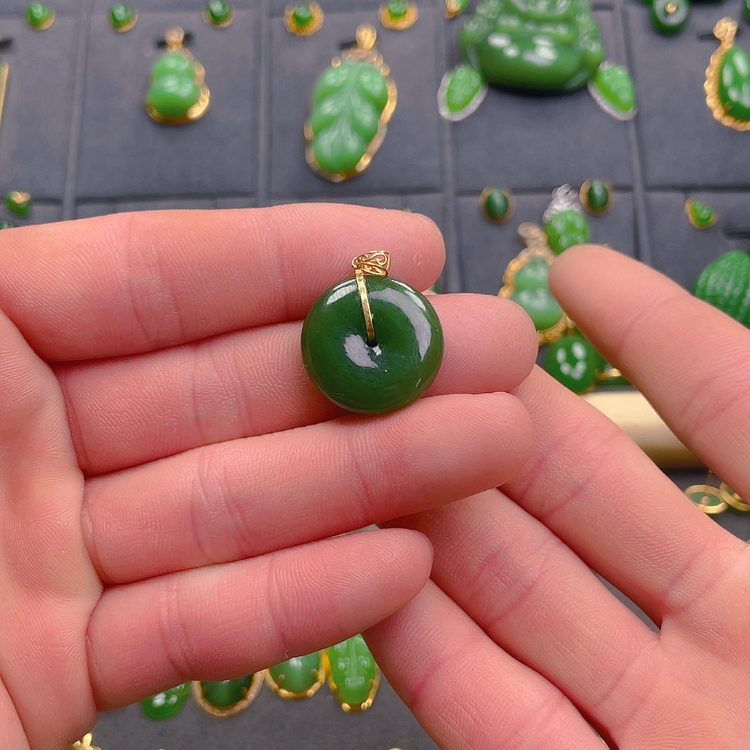 和田玉（碧玉）吊坠(不含链)18K金镶嵌1280