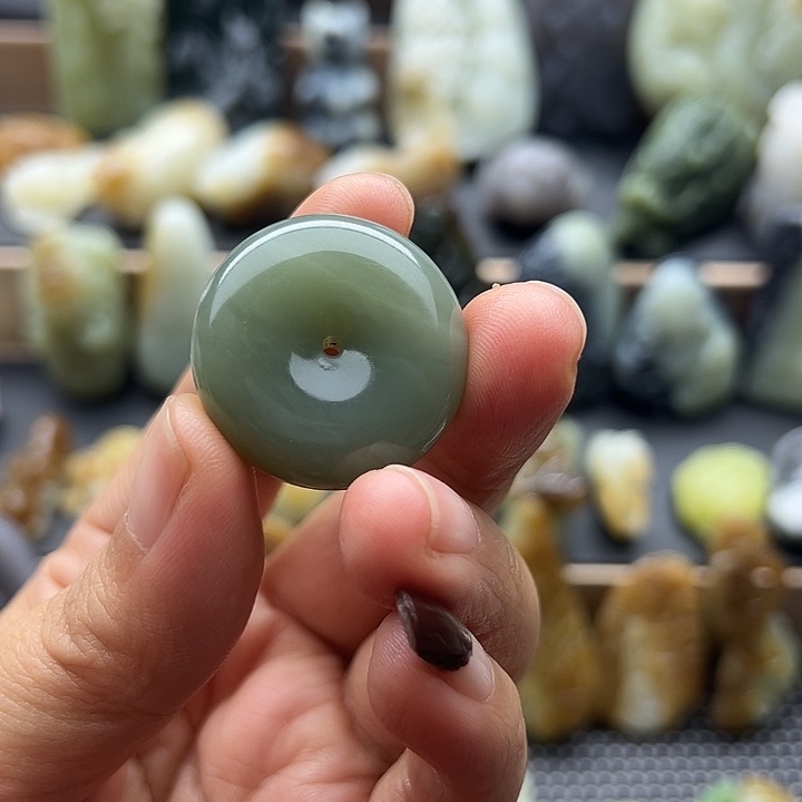 东***置和田玉（糖玉）未镶嵌颈饰