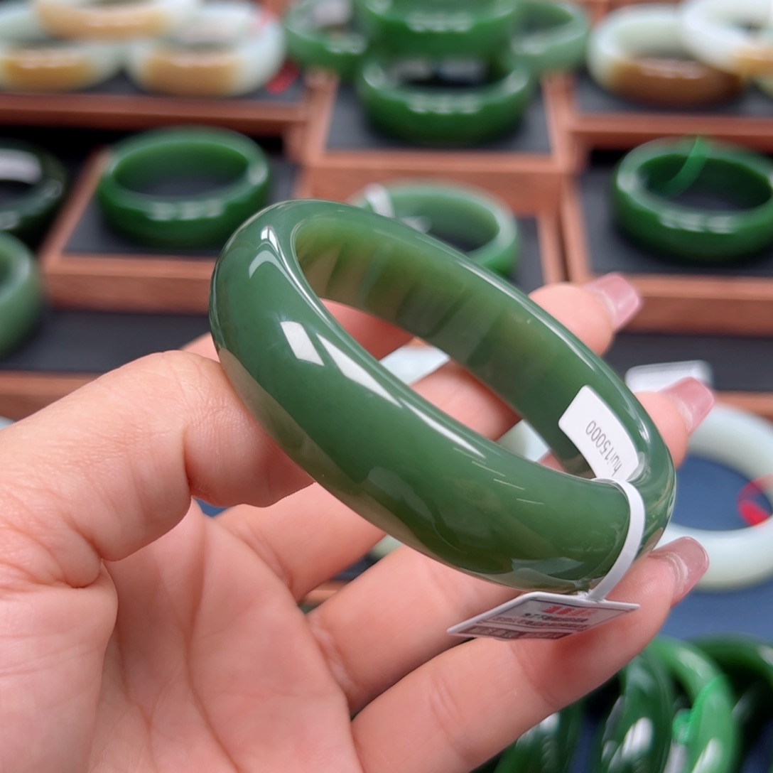 未镶嵌手镯和田玉（碧玉）