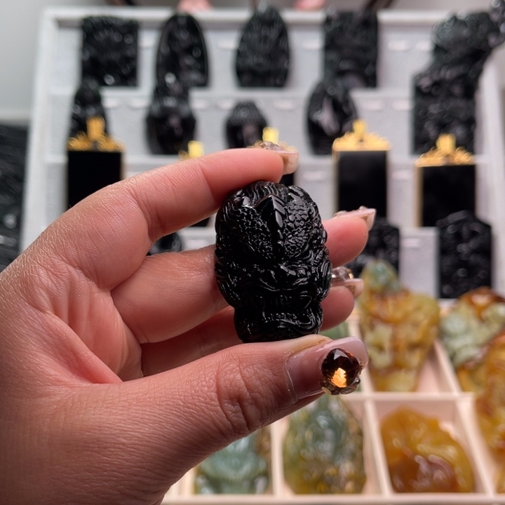 蛇纹石玉颈饰未镶嵌?***?