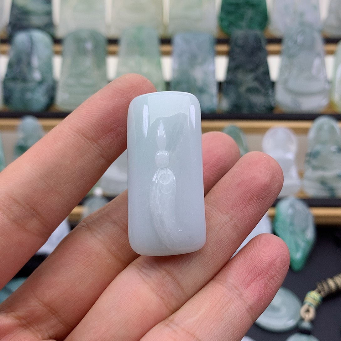 翡翠未镶嵌颈饰悟道