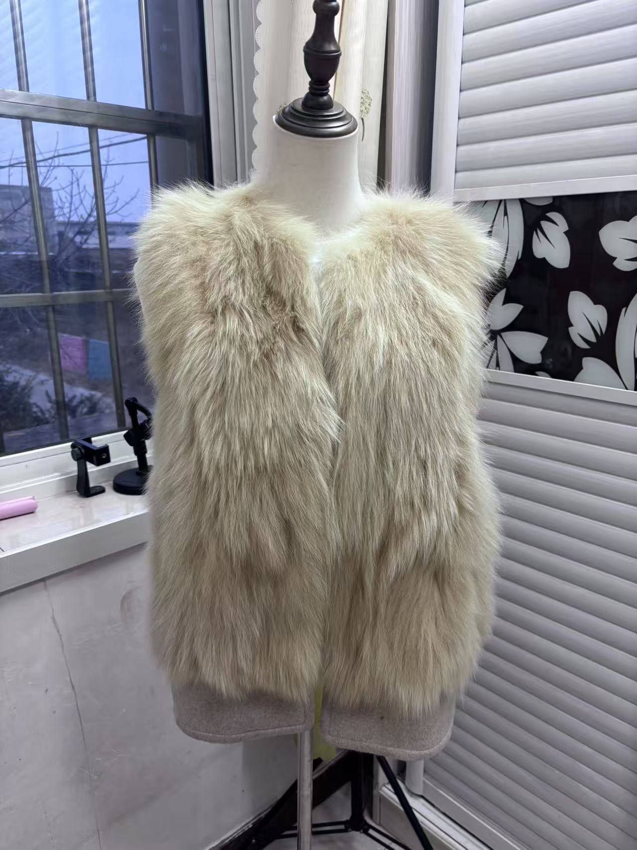 女士毛呢狐狸毛拼接款显瘦马甲（默认瑕疵）