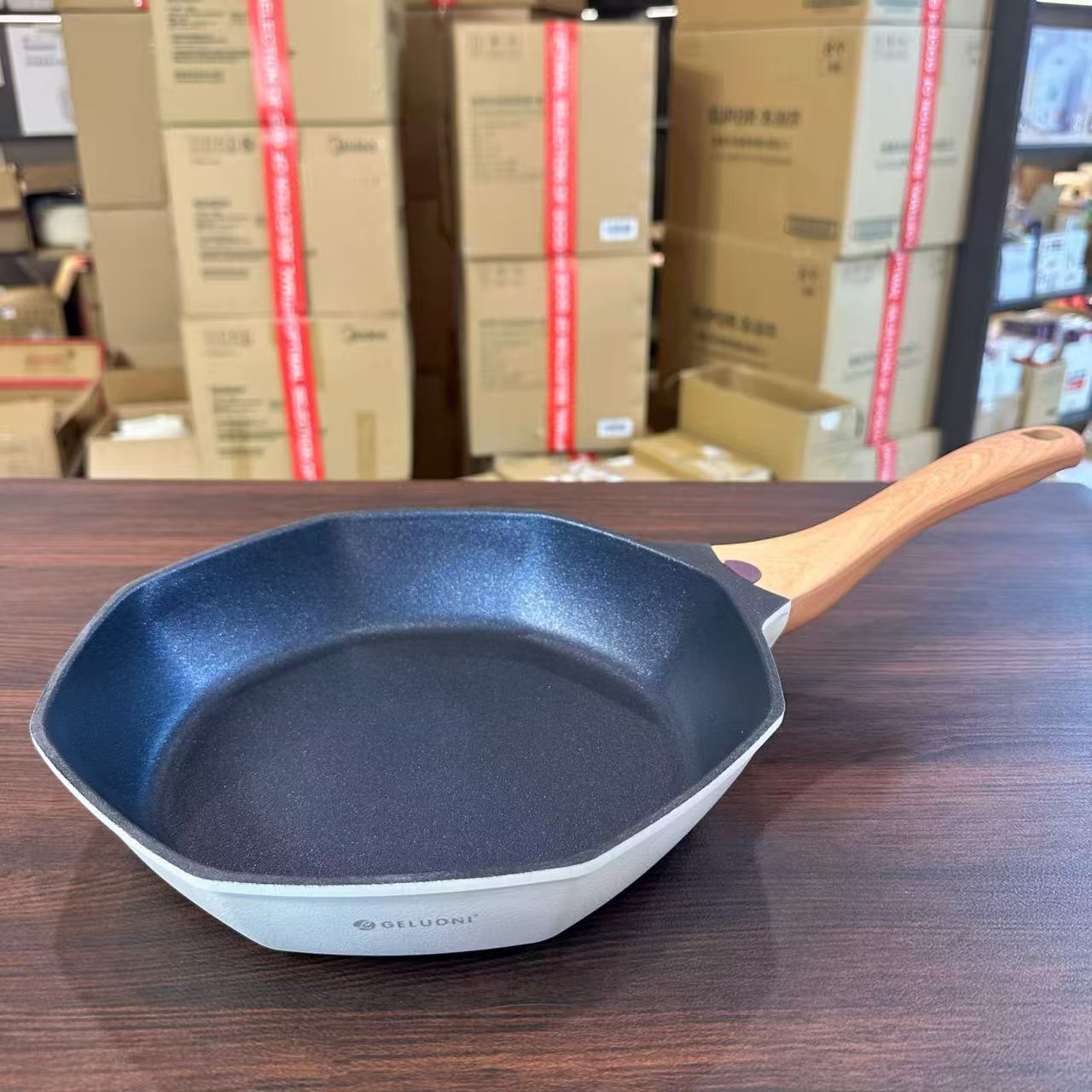 品牌尾单26CM八角白色煎锅麦饭石超级不沾不挑灶具（无盖）