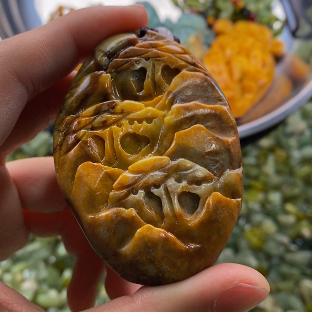 蛇纹石玉吊坠未镶嵌