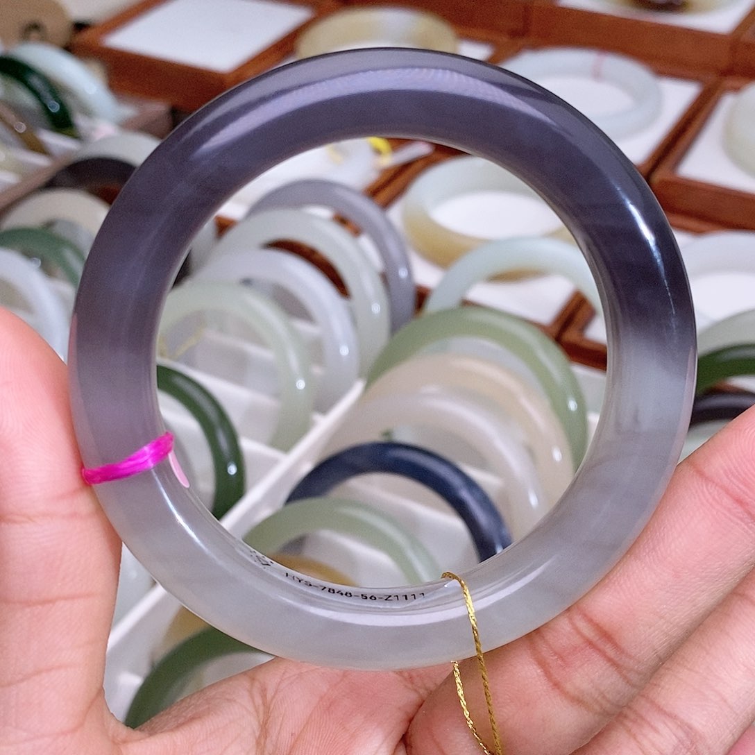 和田玉手镯未镶嵌56