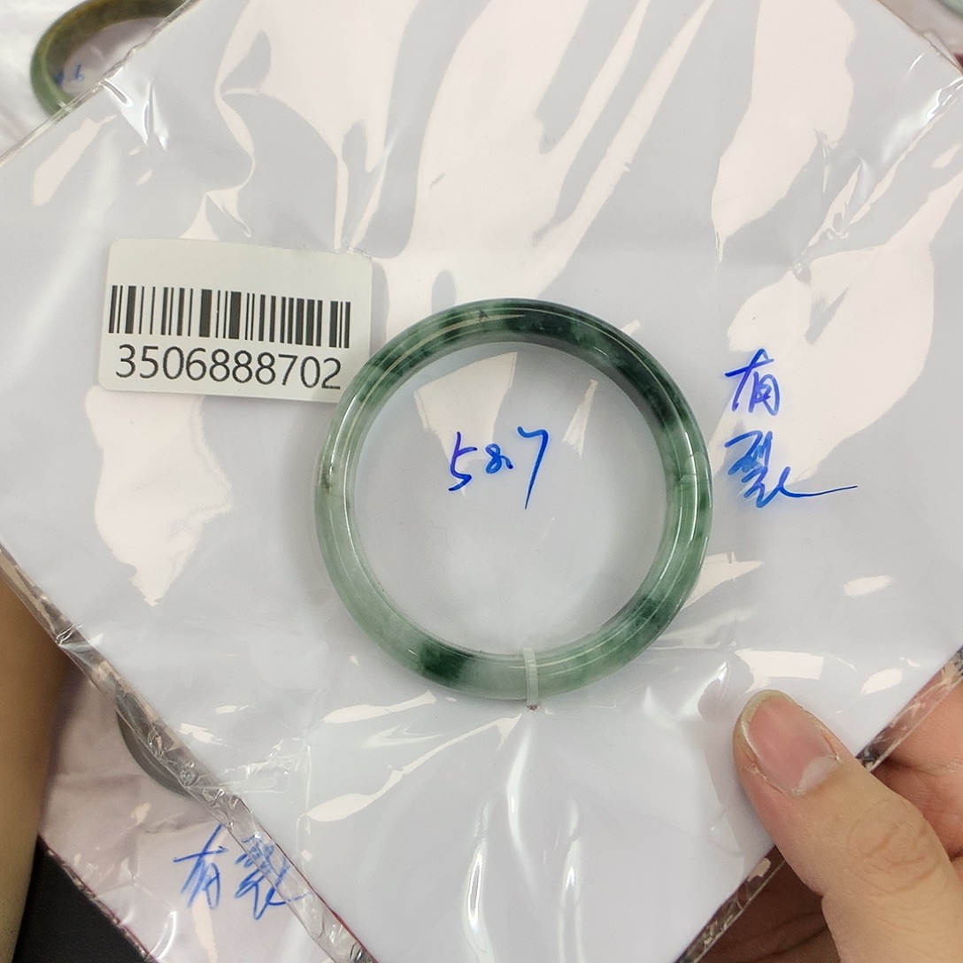 翡翠手镯未镶嵌天然缅甸翡翠手镯