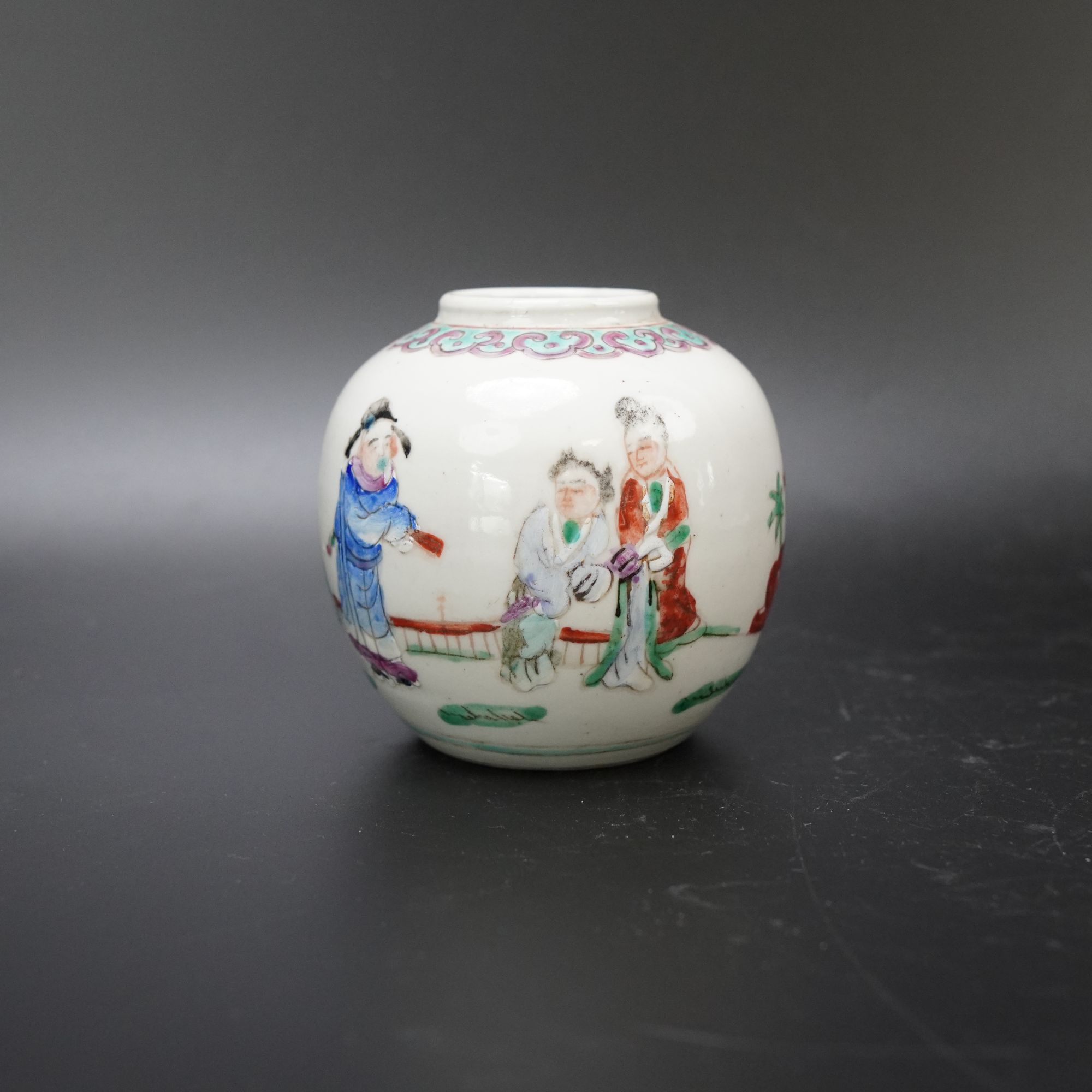 Lot.25070252民国粉彩人物小罐 高：约10.3cm