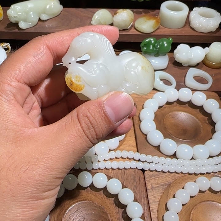 静***心和田玉未镶嵌颈饰