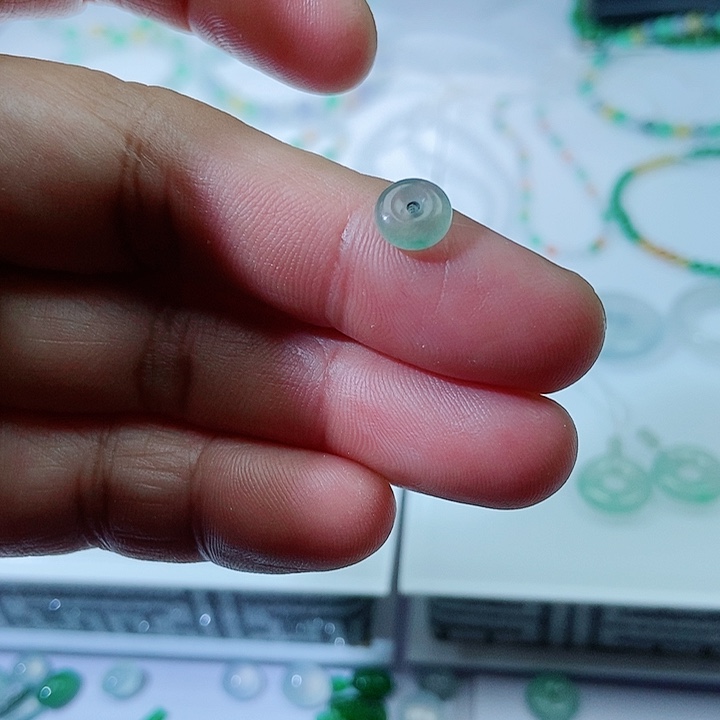 小***花翡翠未镶嵌颈饰缅甸天然翡翠平安扣 