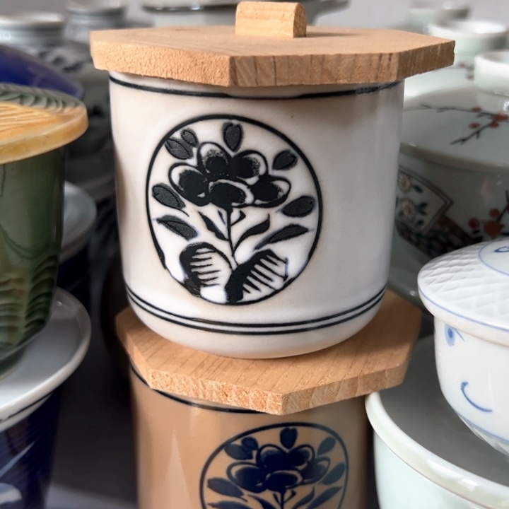 盖碗瓷器直播放漏中