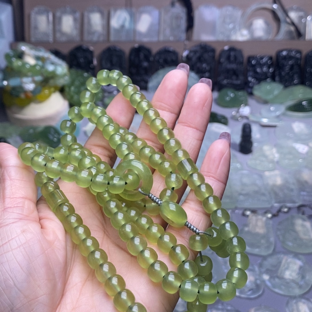 无***子蛇纹石玉未镶嵌颈饰