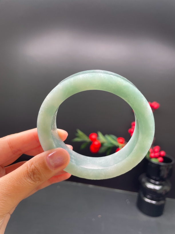 天然A货冰娇湖绿翡翠手镯