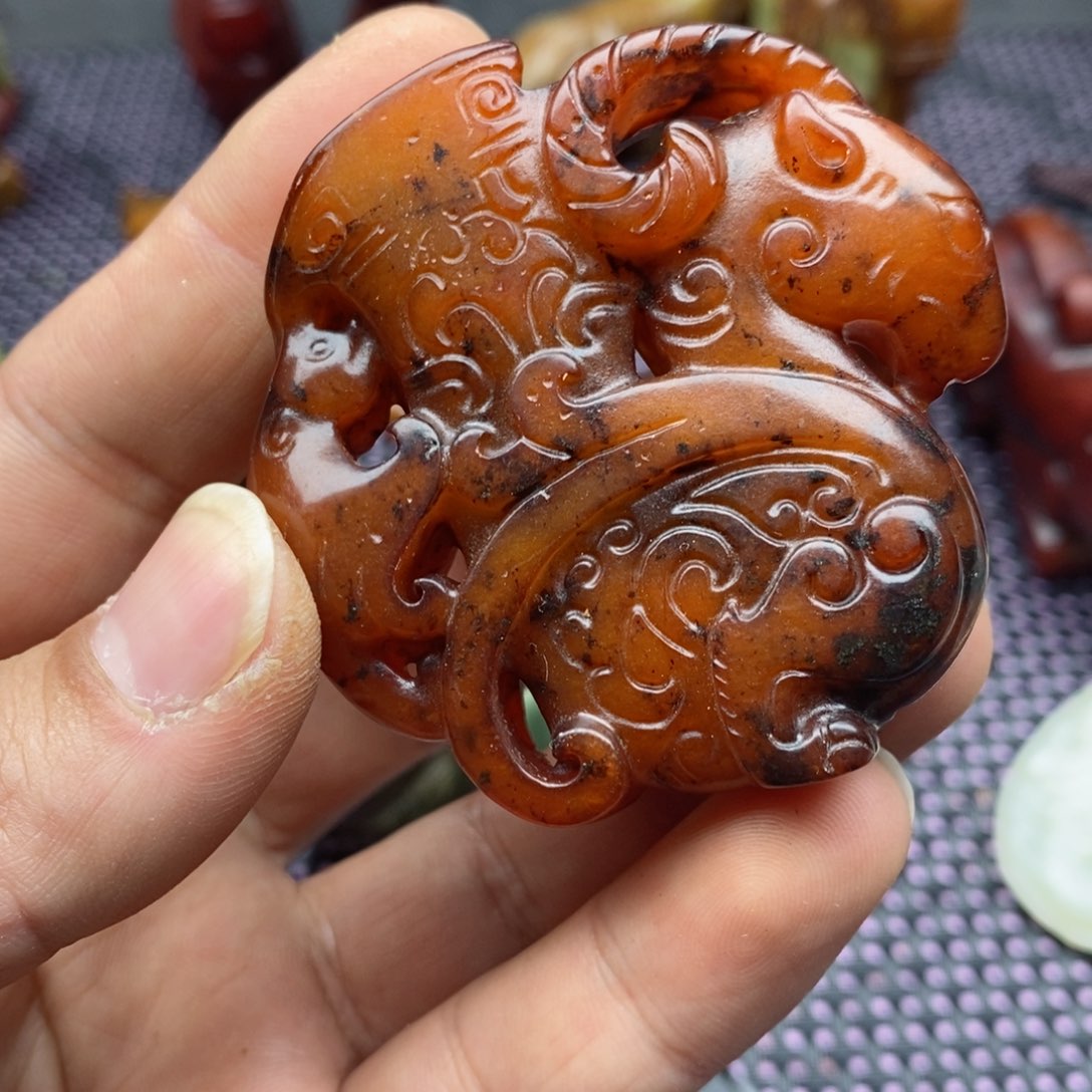 蛇纹石玉颈饰未镶嵌