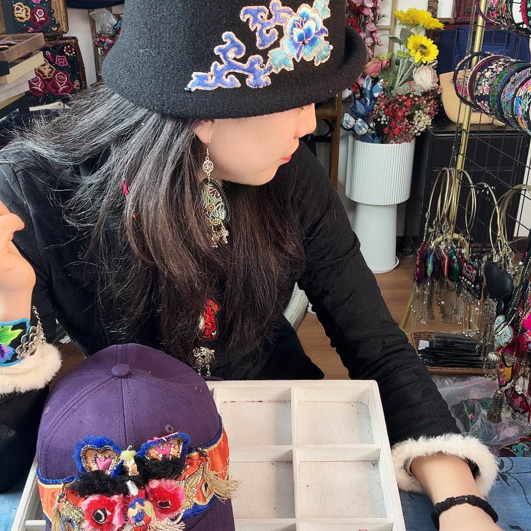 织绣         帽子