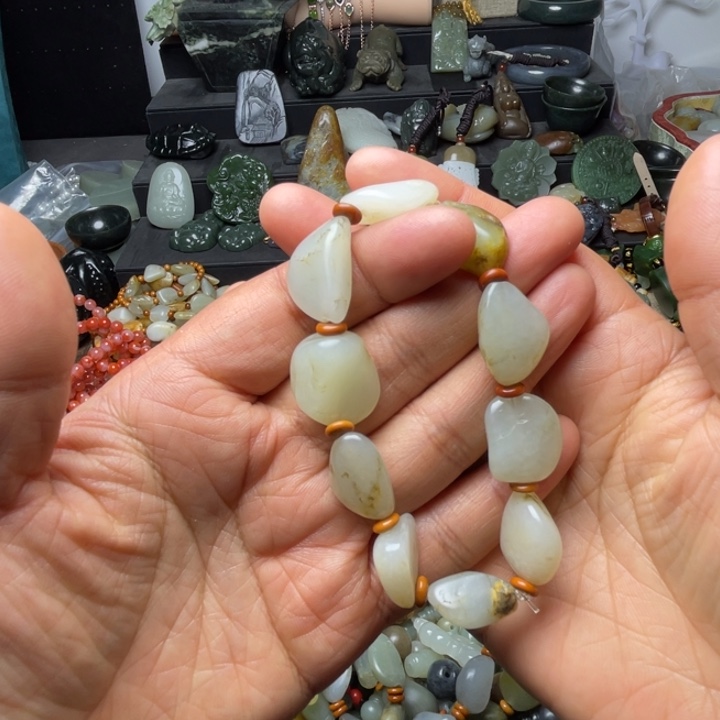 和田玉未镶嵌珠宝半成品有修