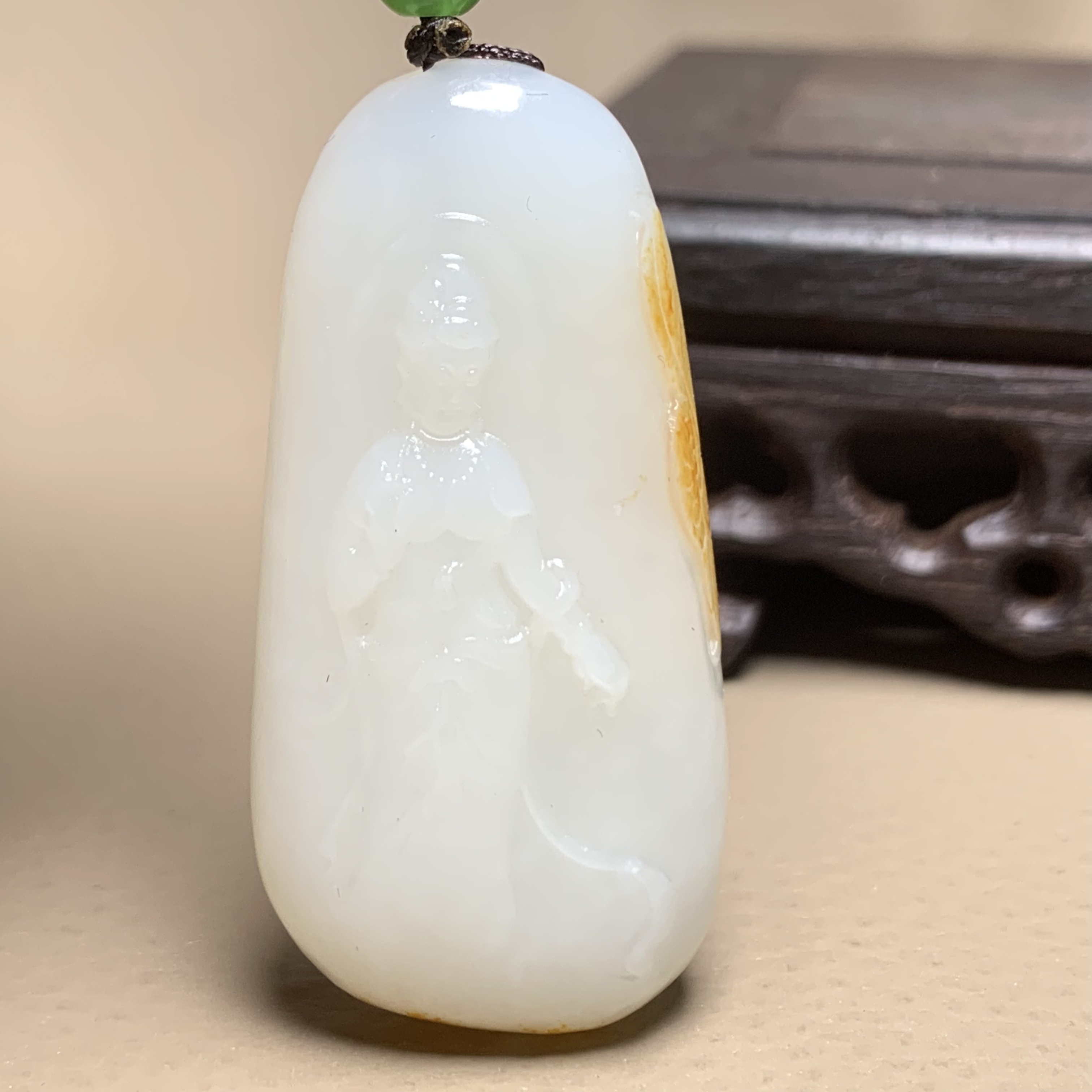 D740海川拍卖和田玉吊坠