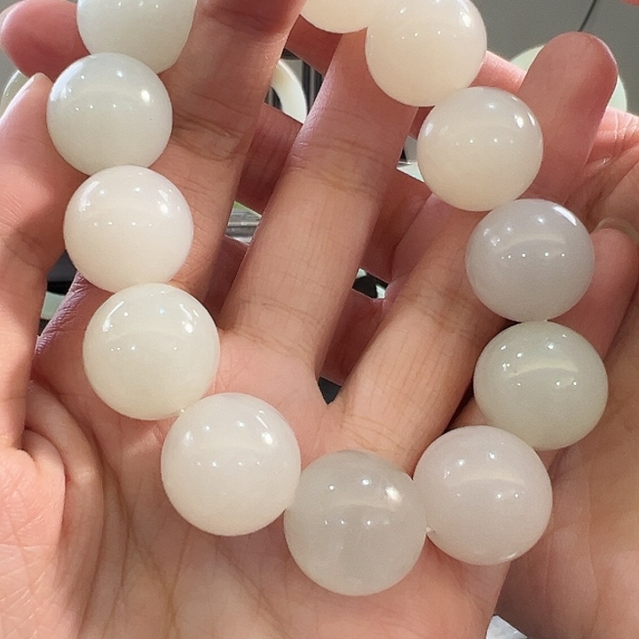 W***a和田玉未镶嵌手镯