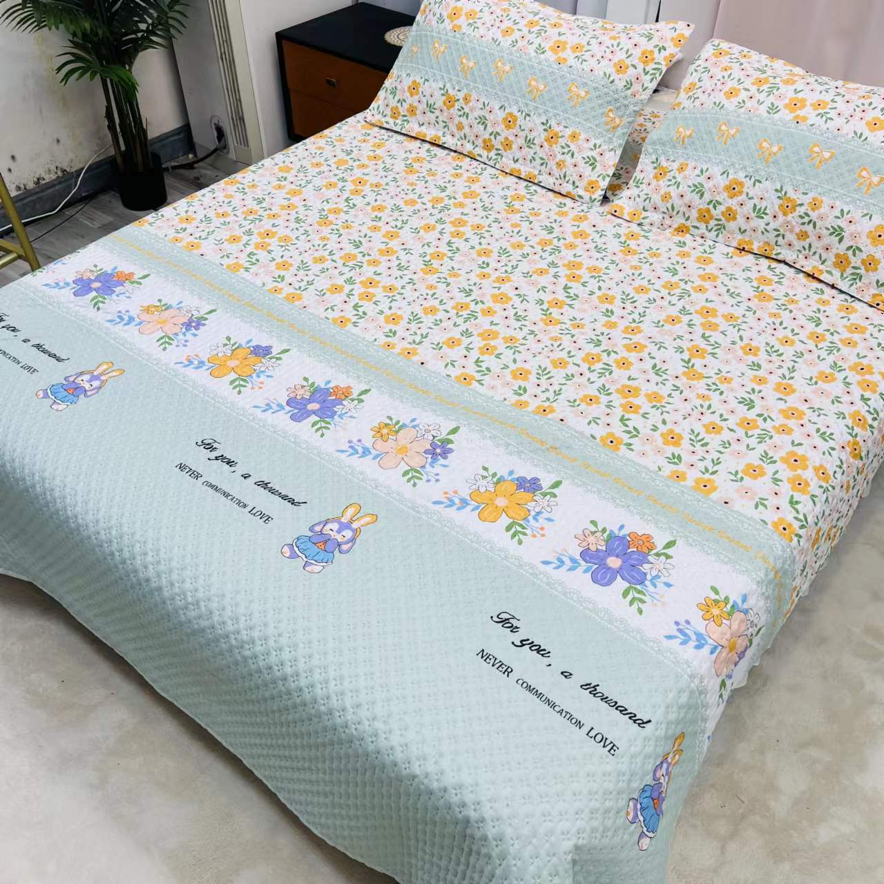  花小兔 床盖 1.5 三层夹棉 双面 加厚 防滑
