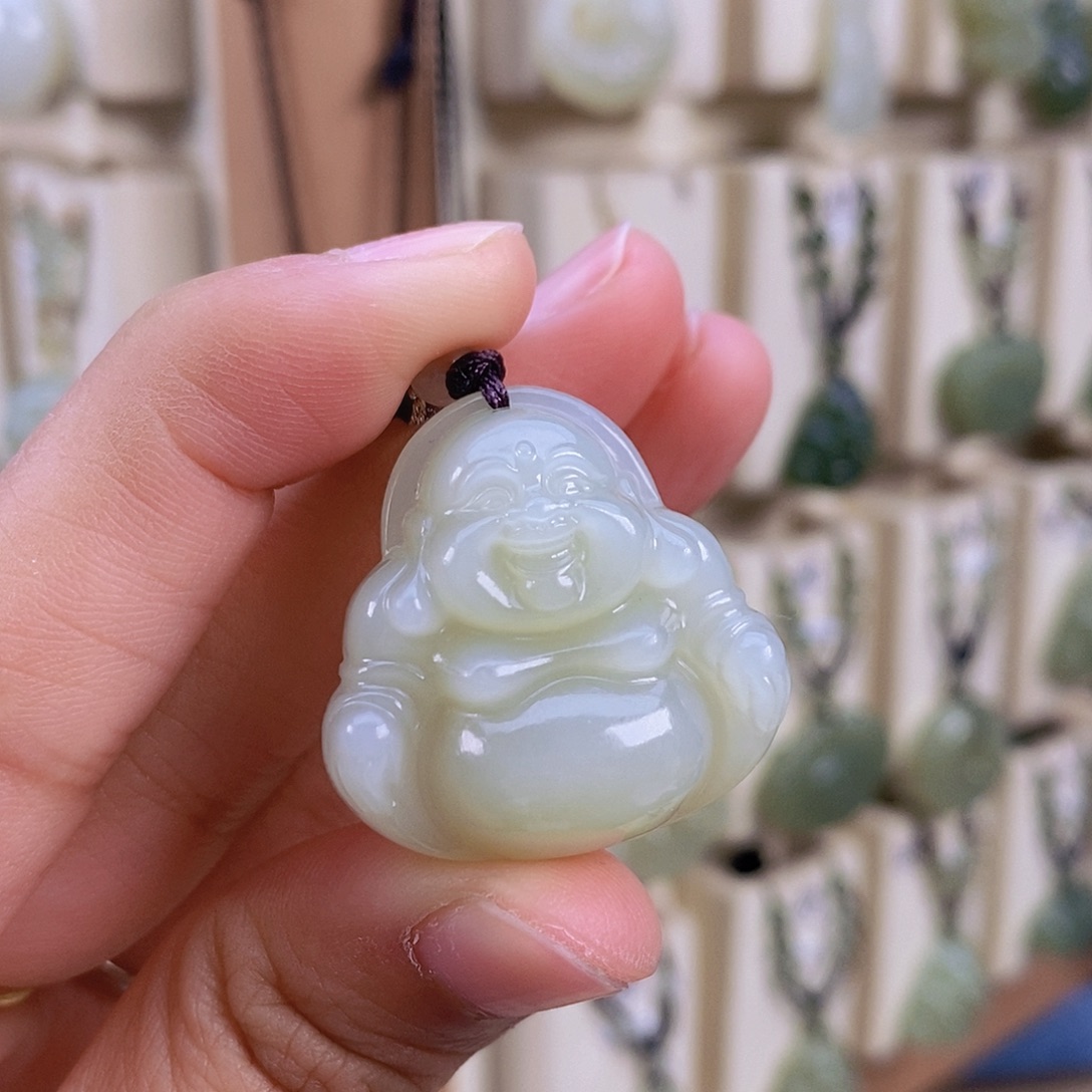 陌***…和田玉未镶嵌颈饰