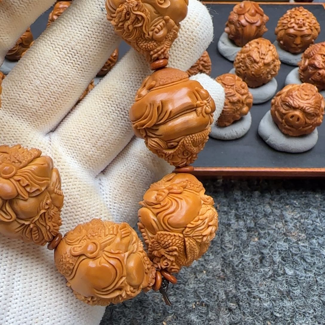 胡***斌橄榄核吊坠……………………