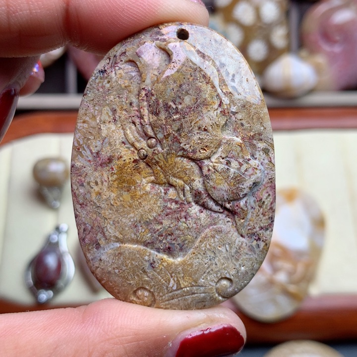 硅化珊瑚（珊瑚玉）颈饰未镶嵌