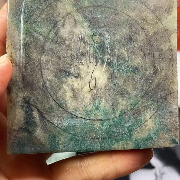 独山玉未镶嵌手镯定制