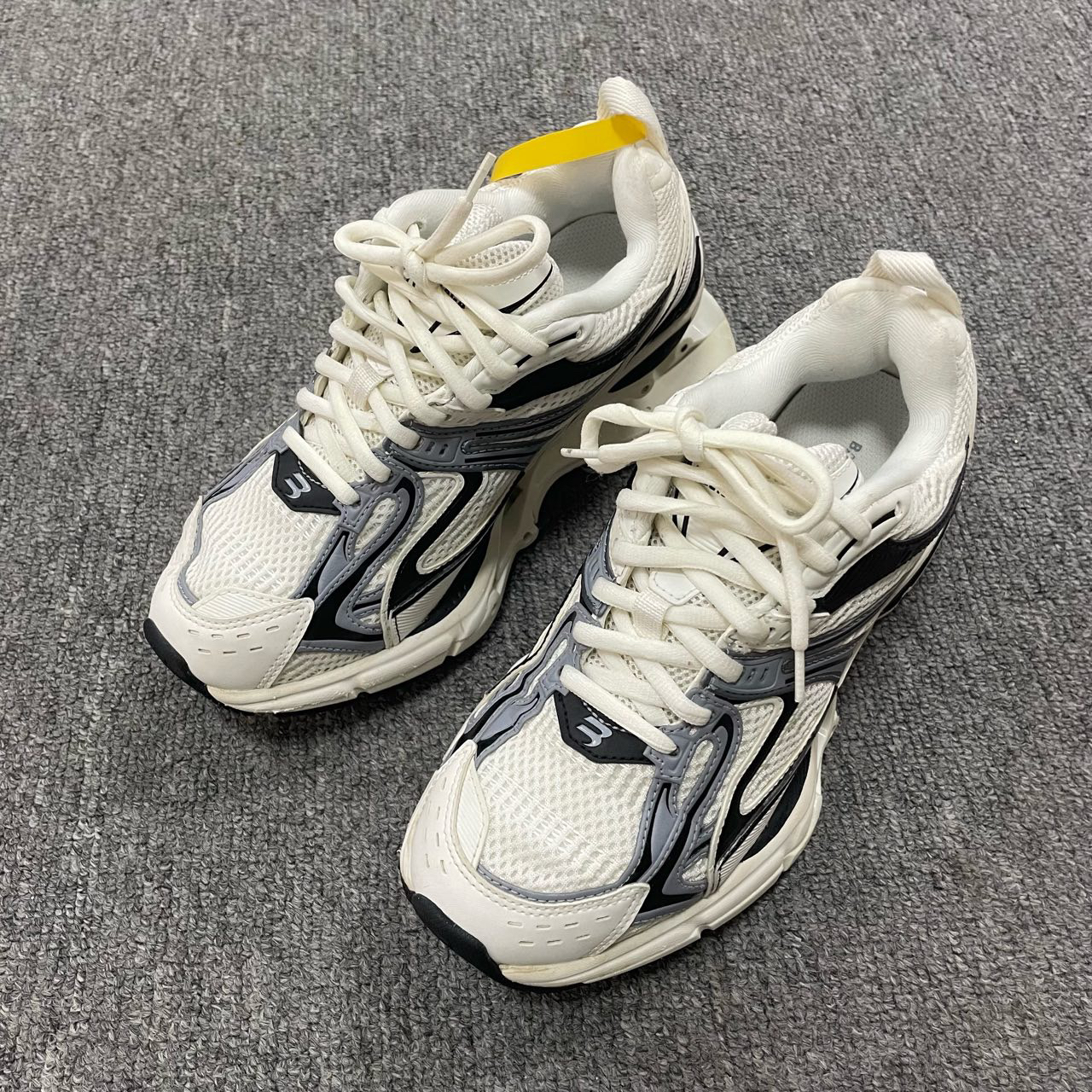 95新 Balenciaga/巴黎世家 系带低帮运动休闲鞋  36码/5841 