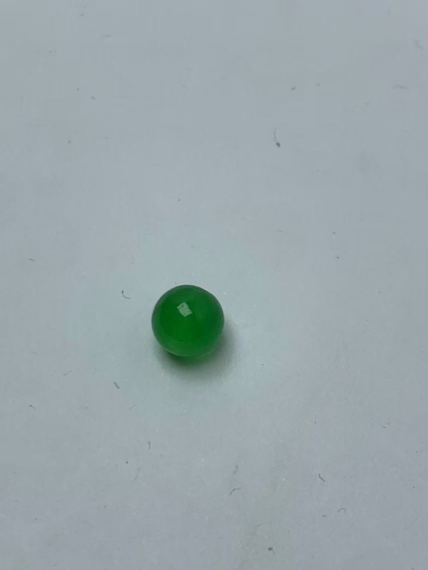 翡翠美人项链：满绿卡6十散珠单珠一颗＂多样性发货绿色满色