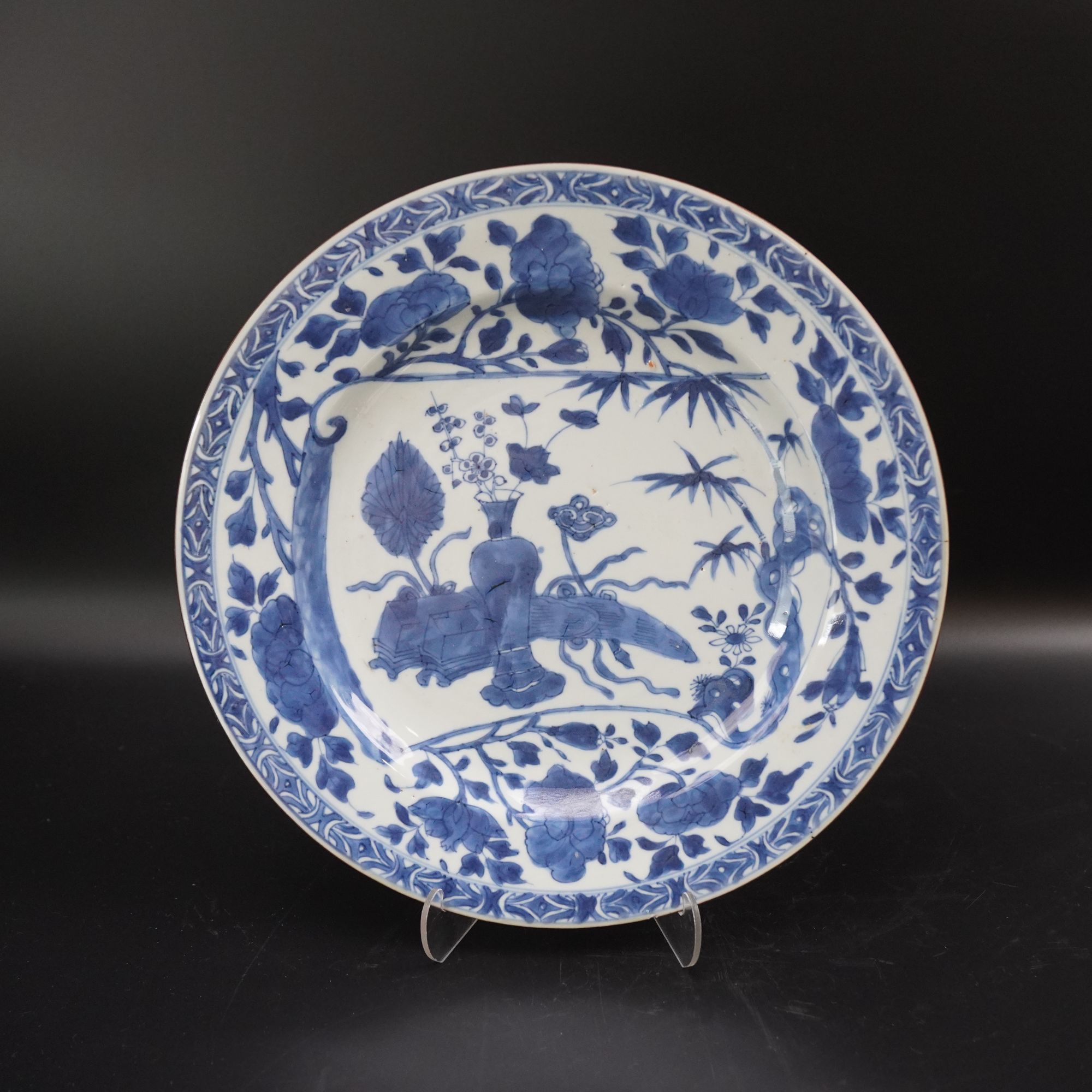 Lot.25100376清康熙青花博古花卉纹赏盘 直径：约27.7cm