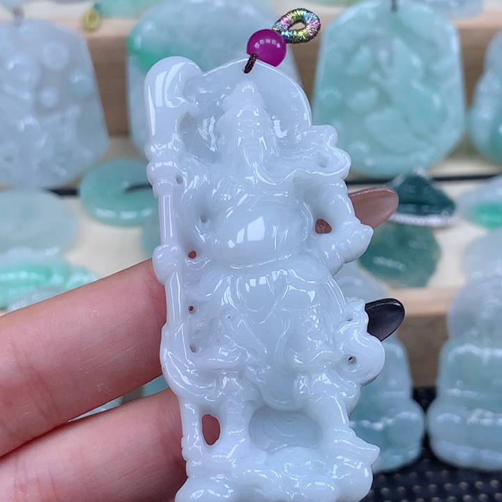 翡翠未镶嵌颈饰关公